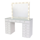 Katso meikkipöytä valolla