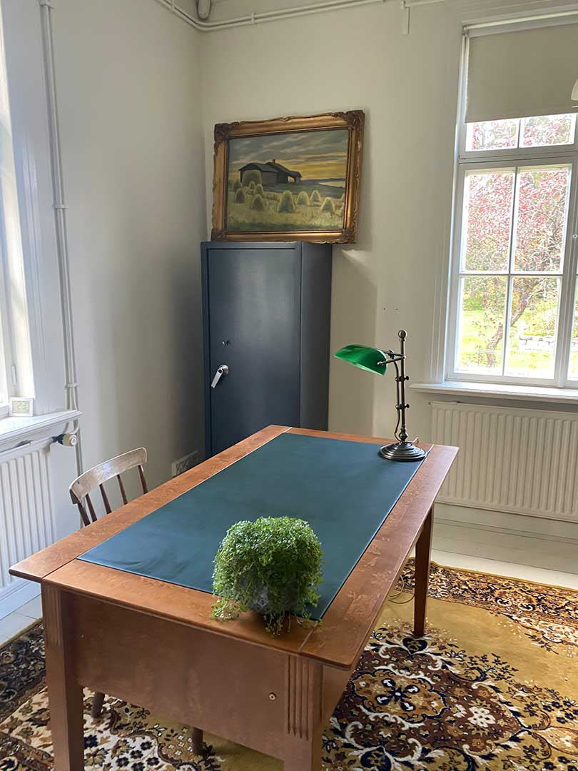 Asekaappi 7+3 aseelle 159 x 60 x 50 cm – EN 14450, lukittava yläkaappi