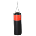 Nyrkkeilysäkki hanskoilla