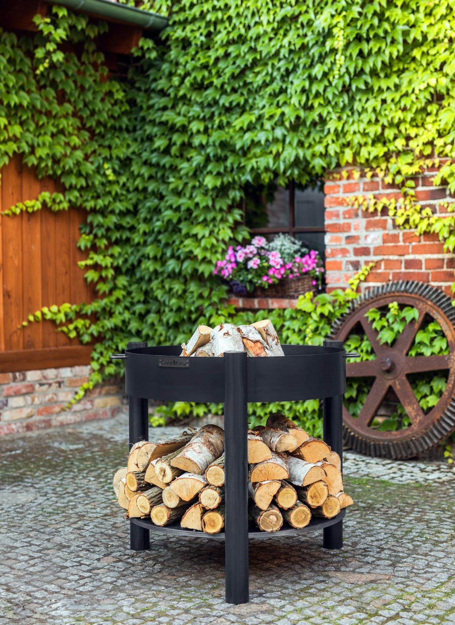 MONTANA HIGH ulkotulisija musta teräs, 3 eri kokoa