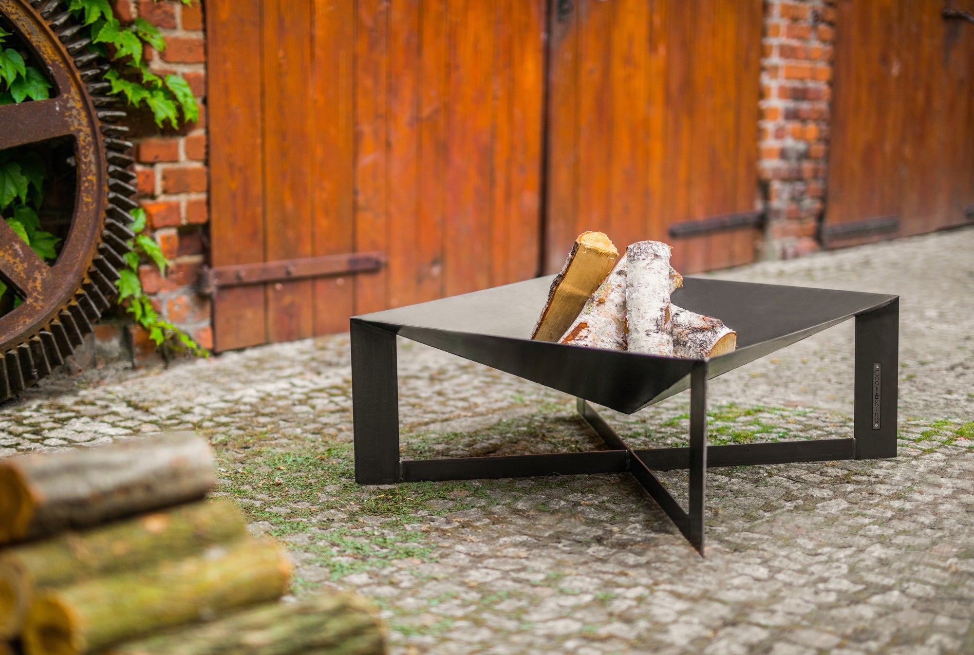 CUBA ulkotulisija musta teräs, 70 x 70 cm