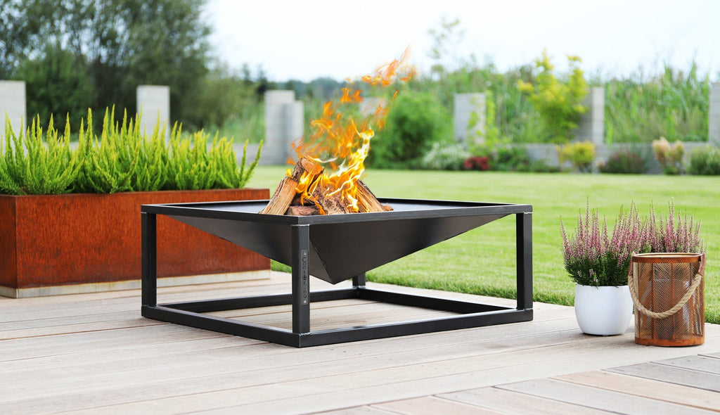 SQUARE ulkotulisija musta teräs, 70 x 70 cm