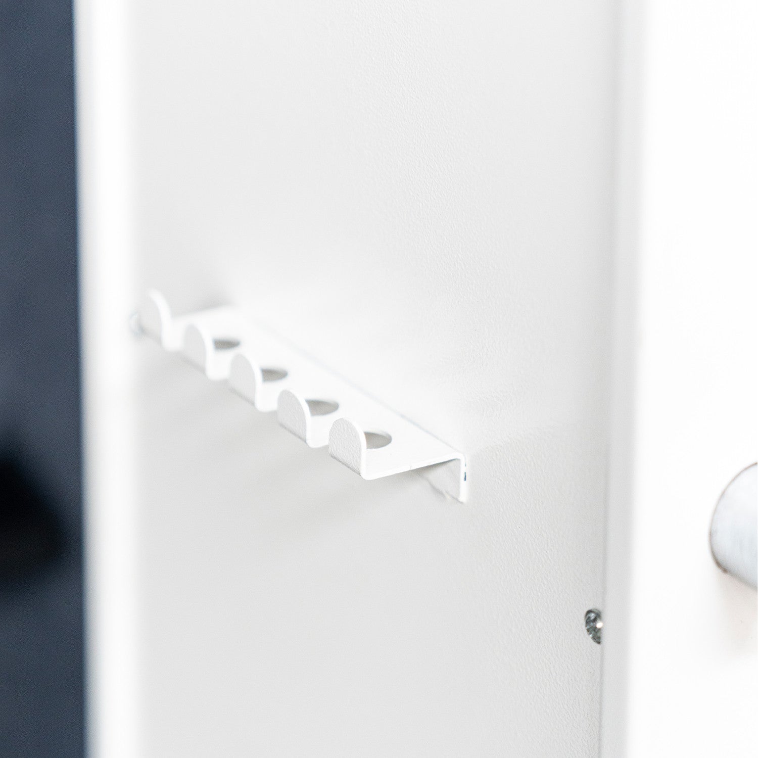 POHJOLAN URHEILUTARVIKE Asekaappi 5 Aseelle EN 14450, 146x35x35cm, Valkoinen