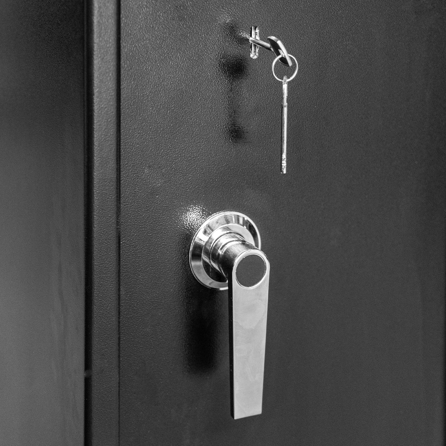 POHJOLAN URHEILUTARVIKE Asekaappi 5 Aseelle EN 14450, 146x35x35cm, Musta