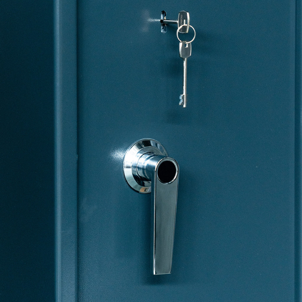 POHJOLAN URHEILUTARVIKE Asekaappi 5 Aseelle, hylly kiskoilla, EN 14450, 146x35x35cm, Harmaa