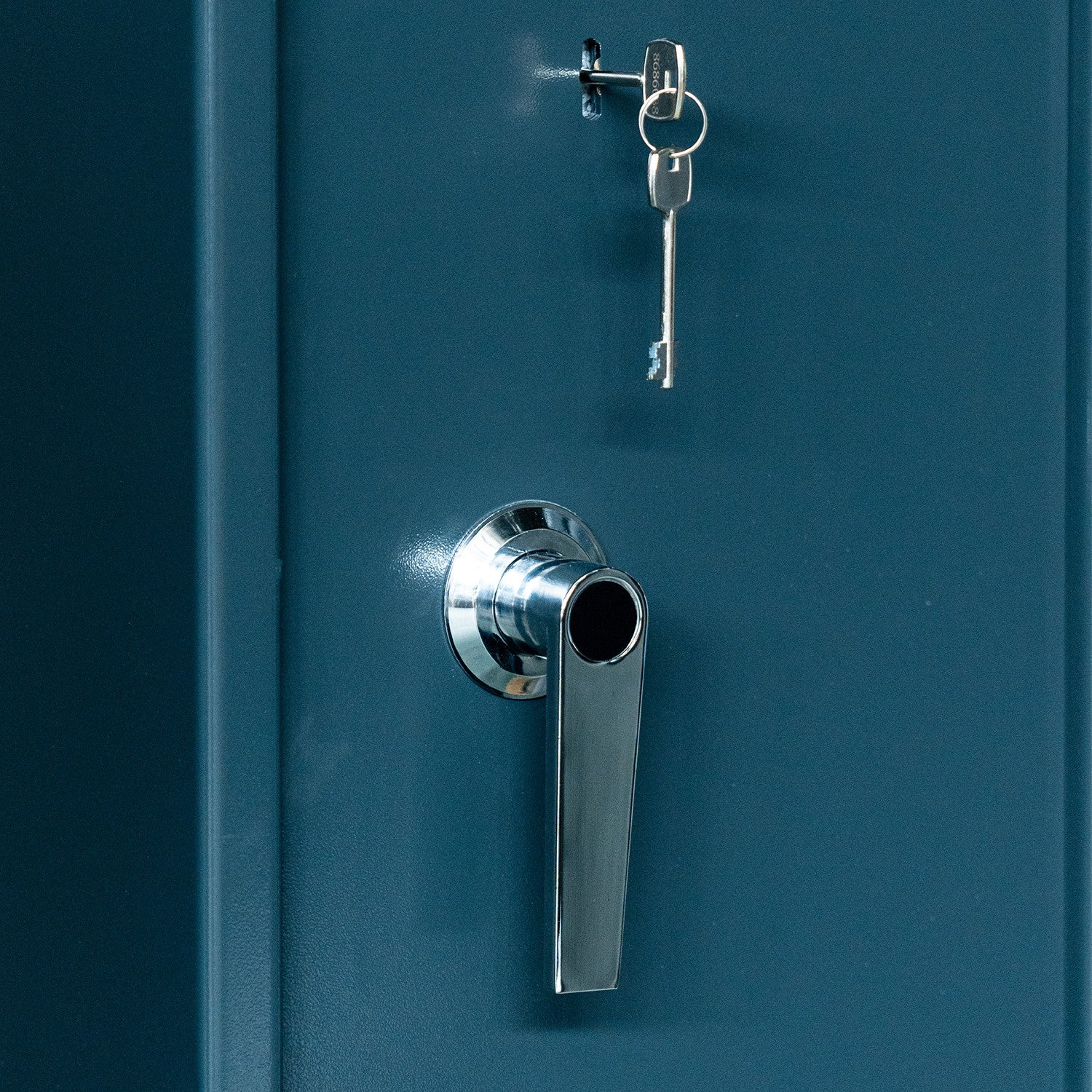 POHJOLAN URHEILUTARVIKE Asekaappi 5 Aseelle, hylly kiskoilla, EN 14450, 146x35x35cm, Harmaa