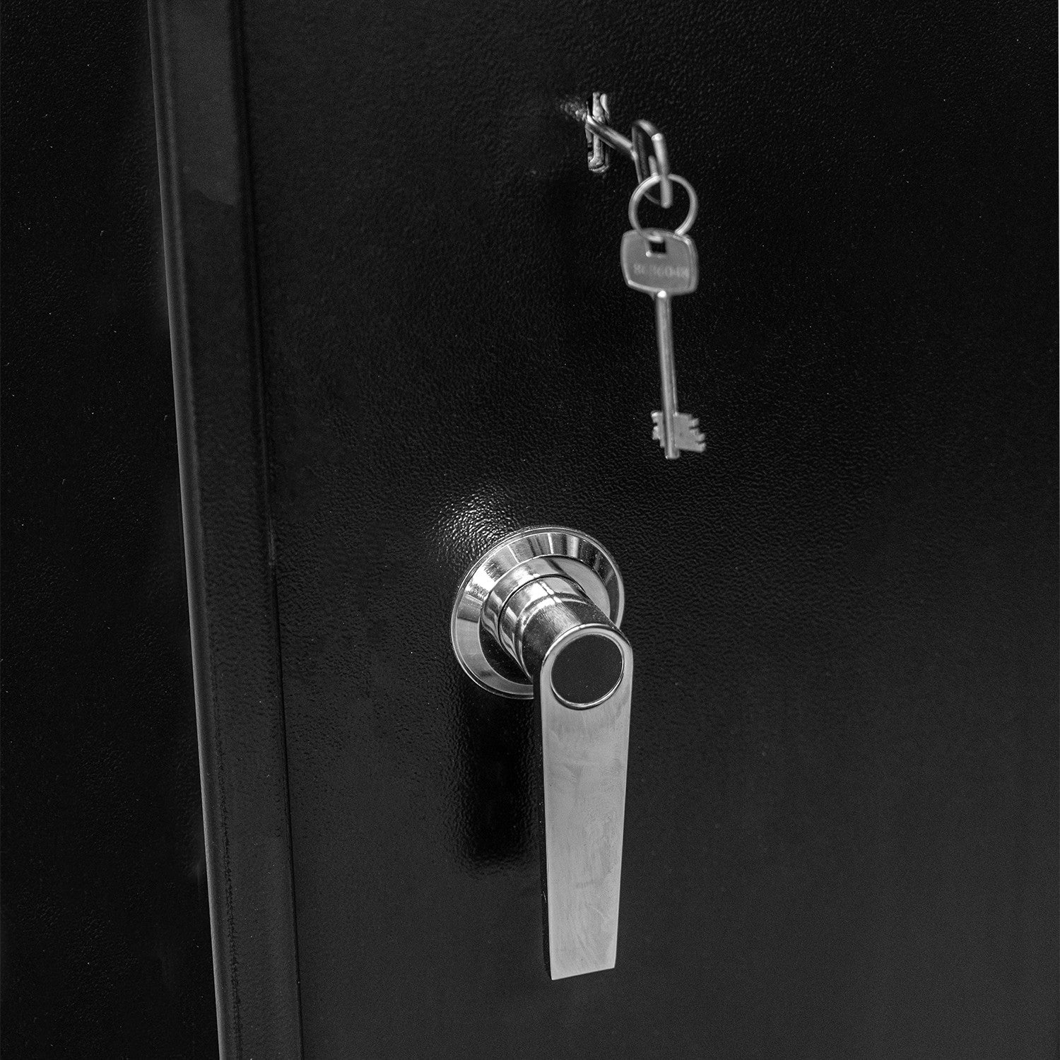 POHJOLAN URHEILUTARVIKE Asekaappi 5 Aseelle, hylly kiskoilla, EN 14450, 146x35x35cm, Musta