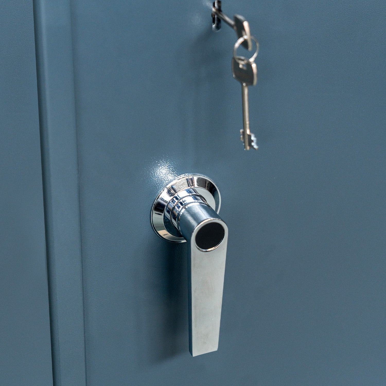 POHJOLAN URHEILUTARVIKE Asekaappi 7 Aseelle, hylly kiskoilla, EN 14450, 159x50x41cm, Harmaa