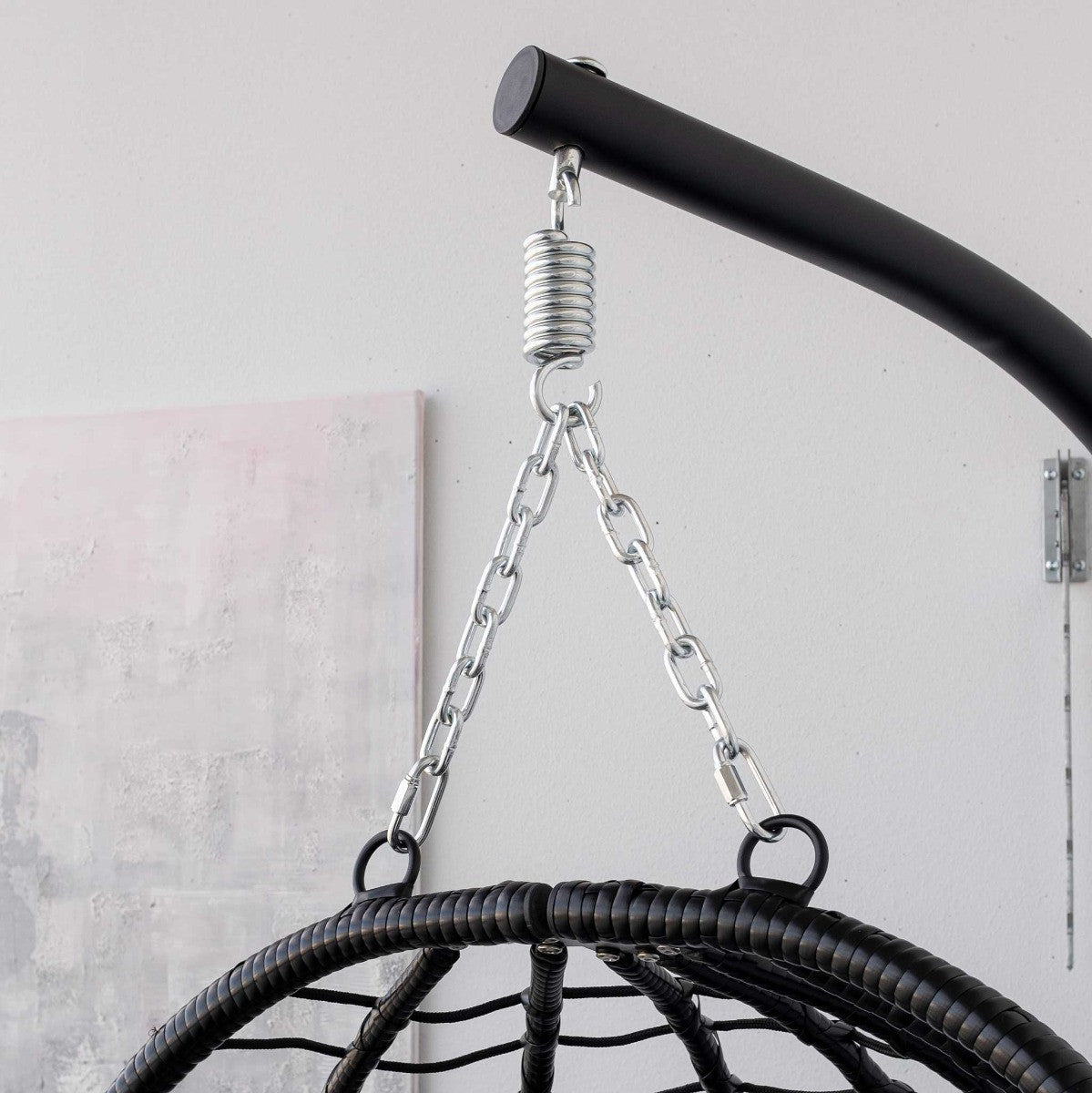 LYKKE RIIPPUTUOLI. MUSTA