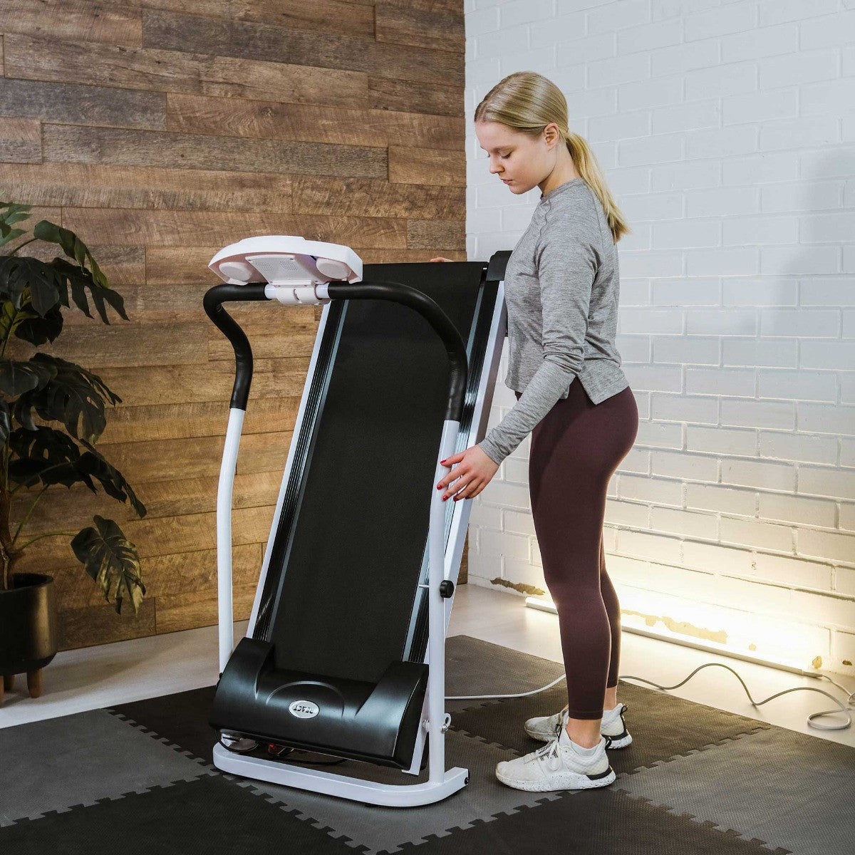 REACT JUOKSUMATTO MOOTTORILLA