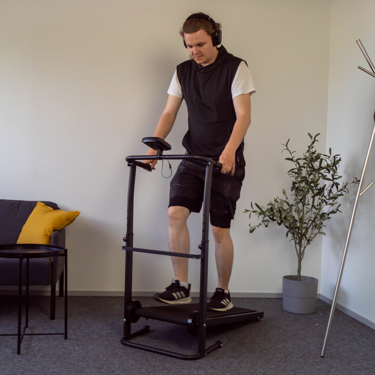 REACT KÄVELY/JUOKSUMATTO MUSTA