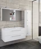 4-Osainen Pesuallas Budasi Peilikaapilla Ja Korkealla Kaapilla, valkoinen