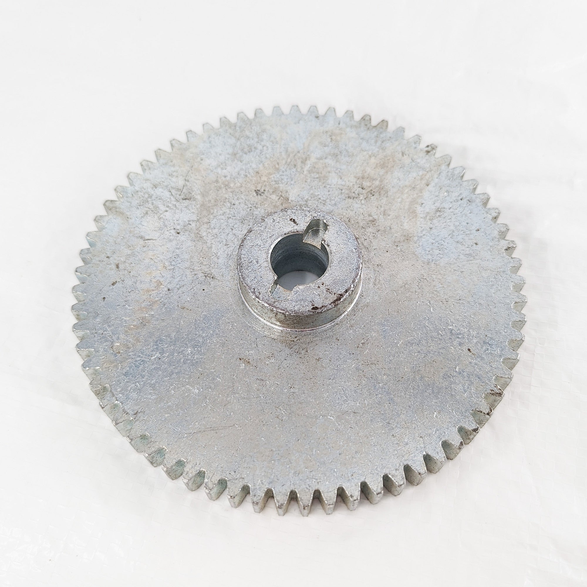 Lumilinko 10hv, akselin hammasratas