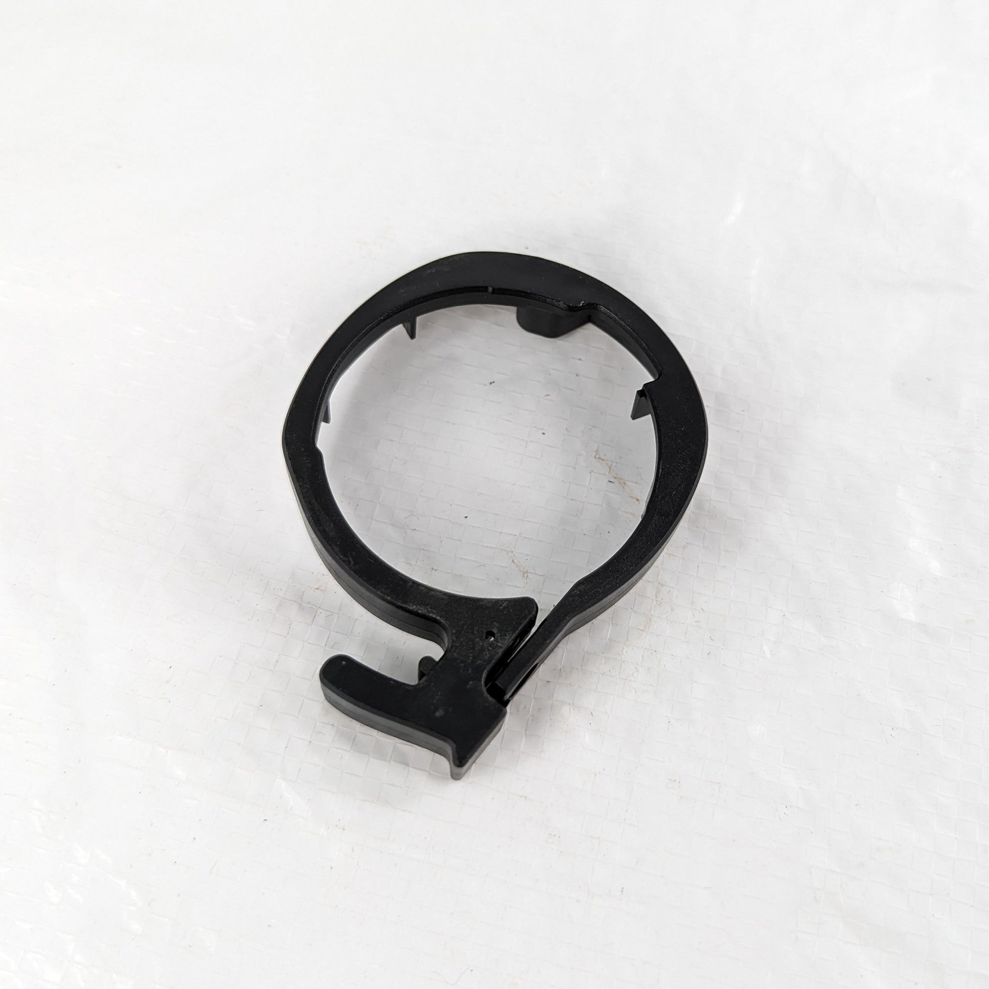 Lukituspanta tuotteen EVX ACE 2 Sähköpotkulauta 450W taittomekanismiin