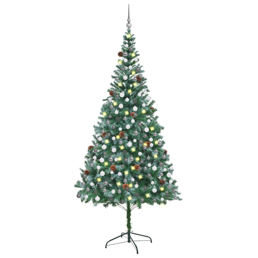 Förbelysad julgran med julgranskulor och kottar 210 cm