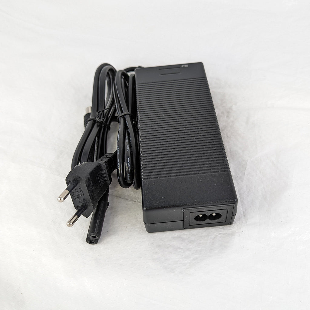 Sähköpotkulaudan laturi 36V