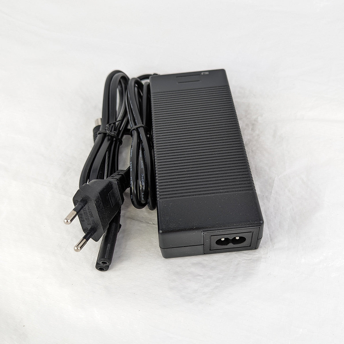 Sähköpotkulaudan laturi 36V