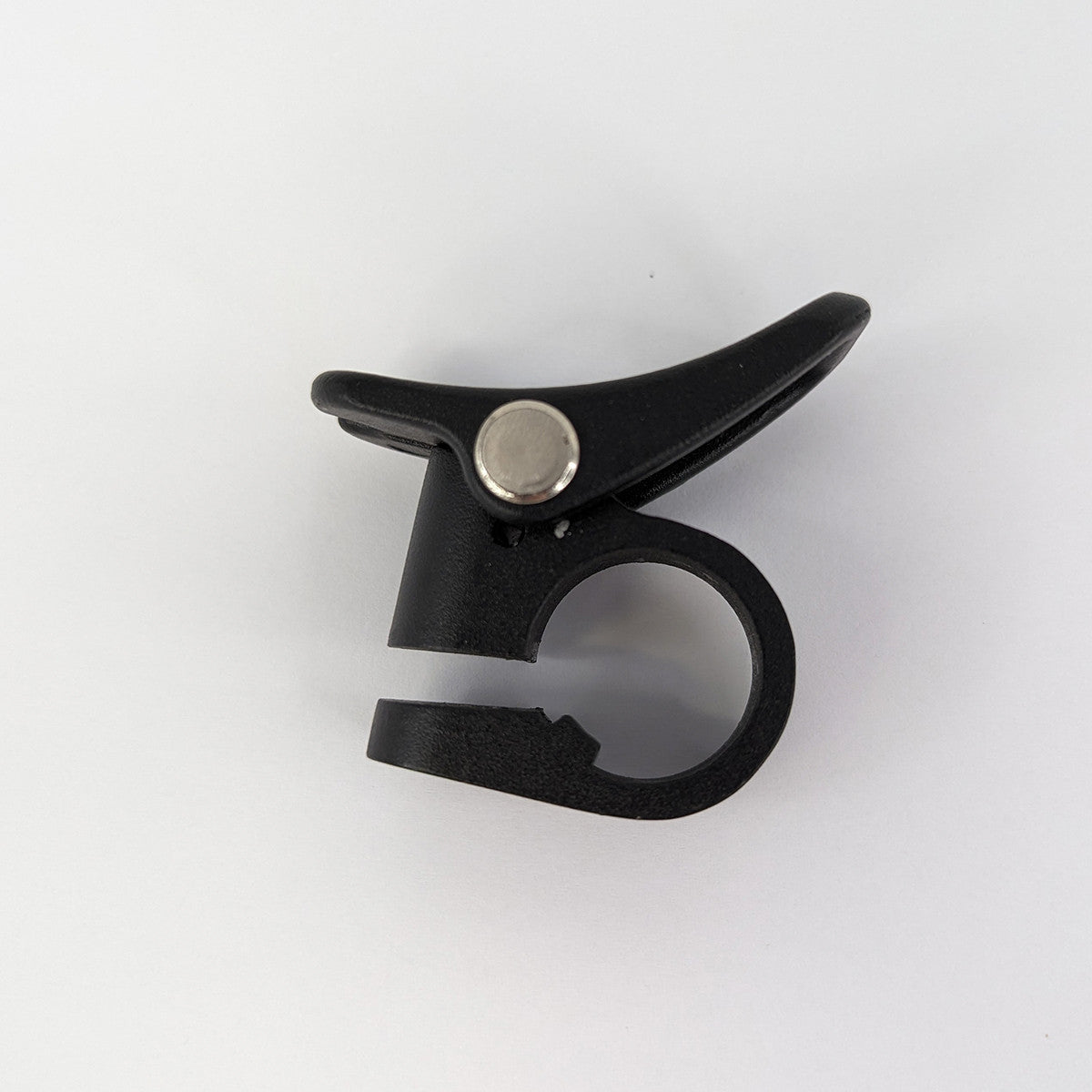 Sähköpotkulaudan ohjaustangon koukun kiinnityskappale