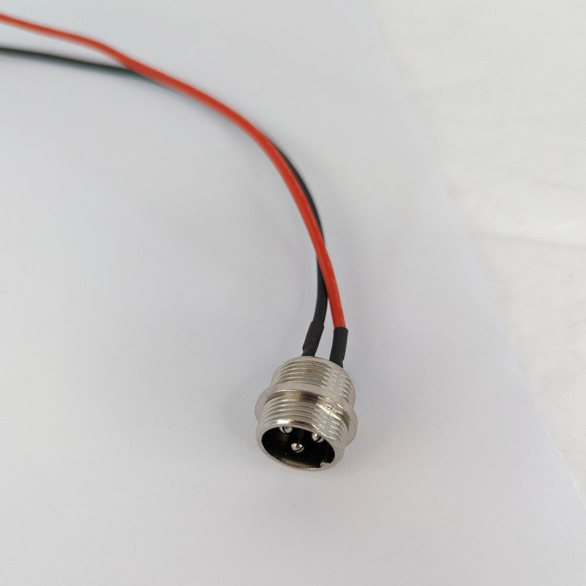 Sähköpotkulaudan latausportti