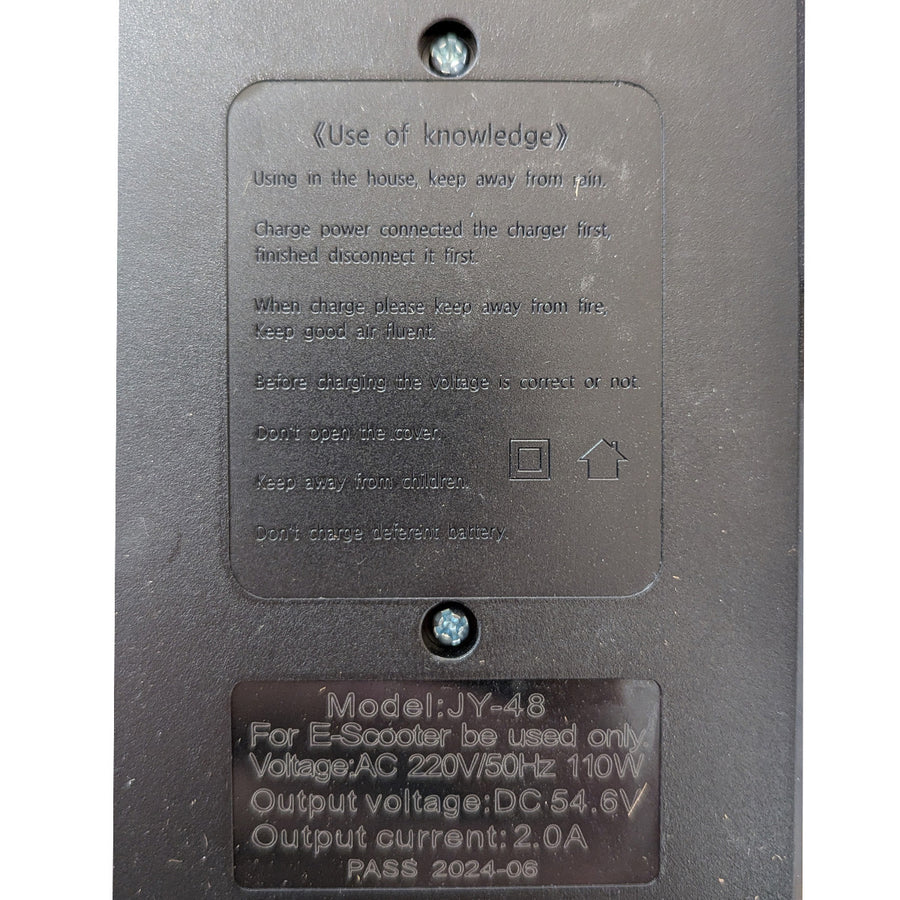 Senioriskootterin laturi 1000W – 48V20Ah akulle