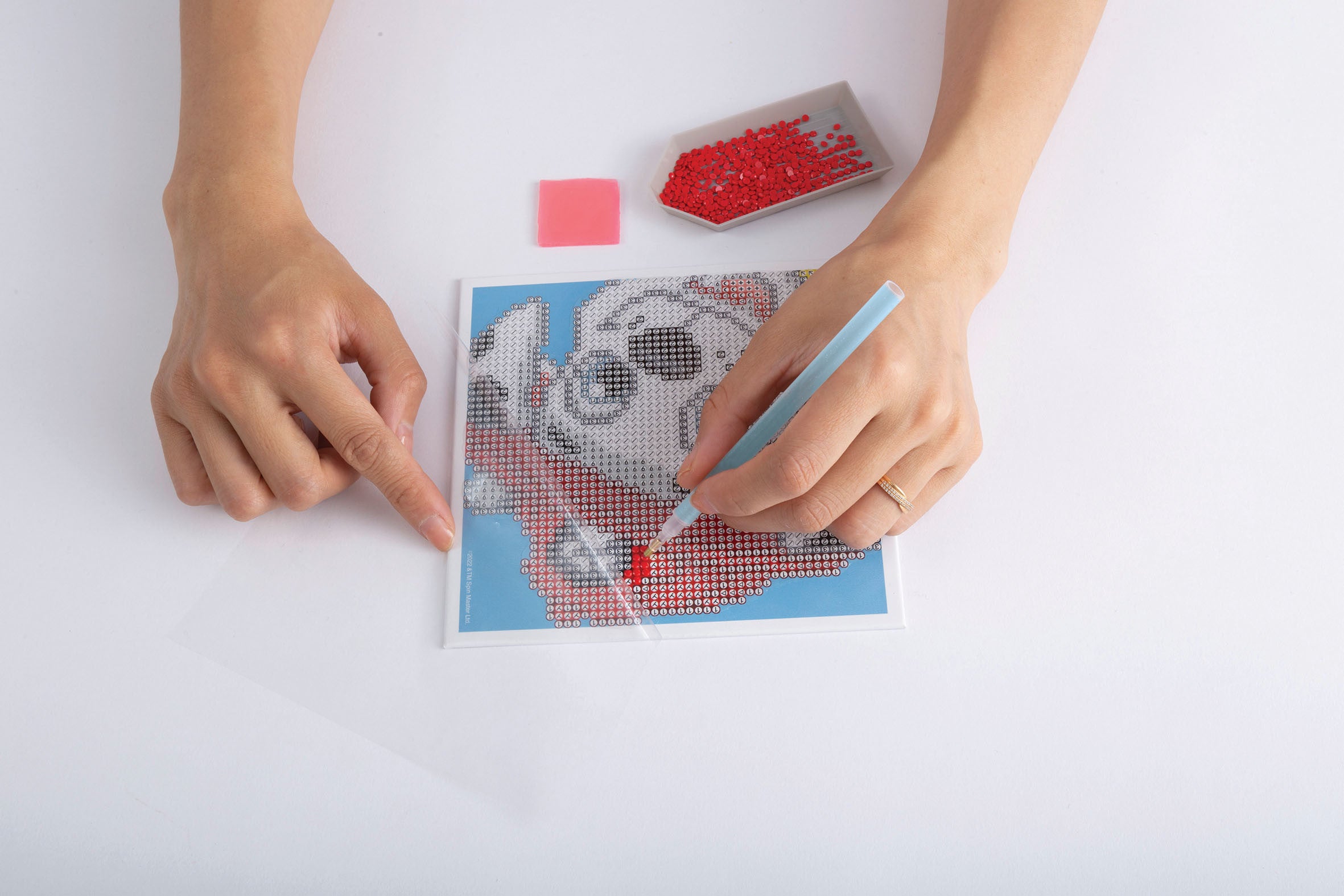 DOTZIES RYHMÄ HAU -TIMANTTIASKARTELU