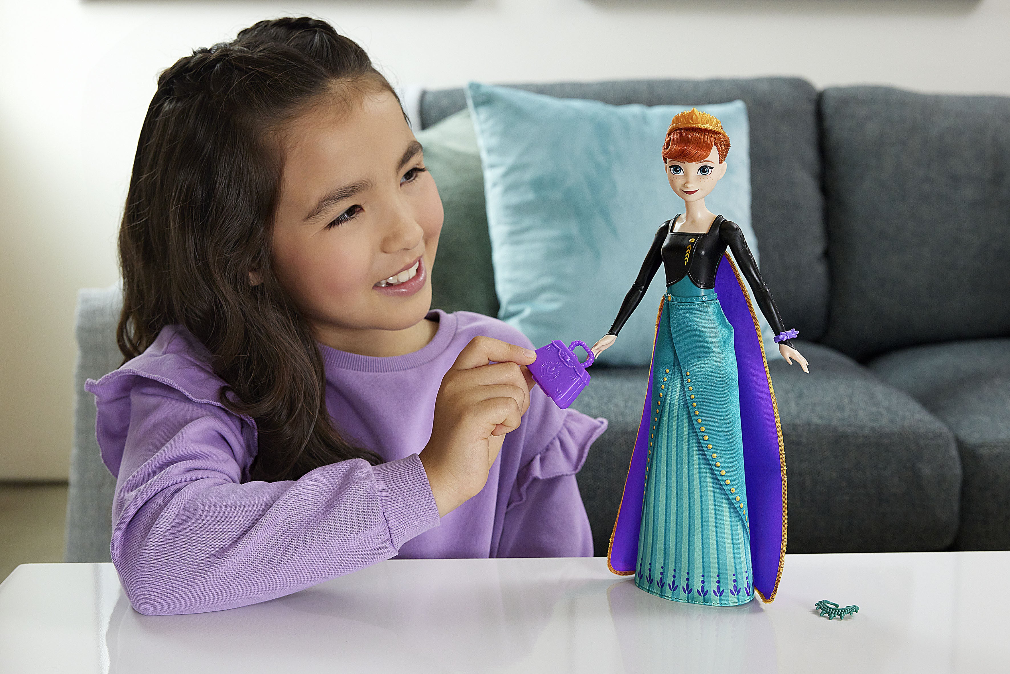 DISNEY FROZEN FASHION REVEAL ANNA