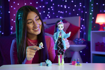MONSTER HIGH CREEPOVER PARTY FRANKIE