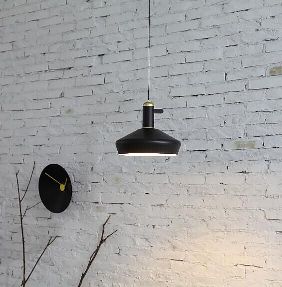 Mumoon kattovalaisin Eara mattamusta