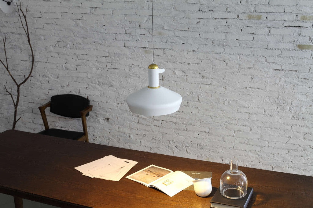 Mumoon kattovalaisin Eara mattavalkoinen