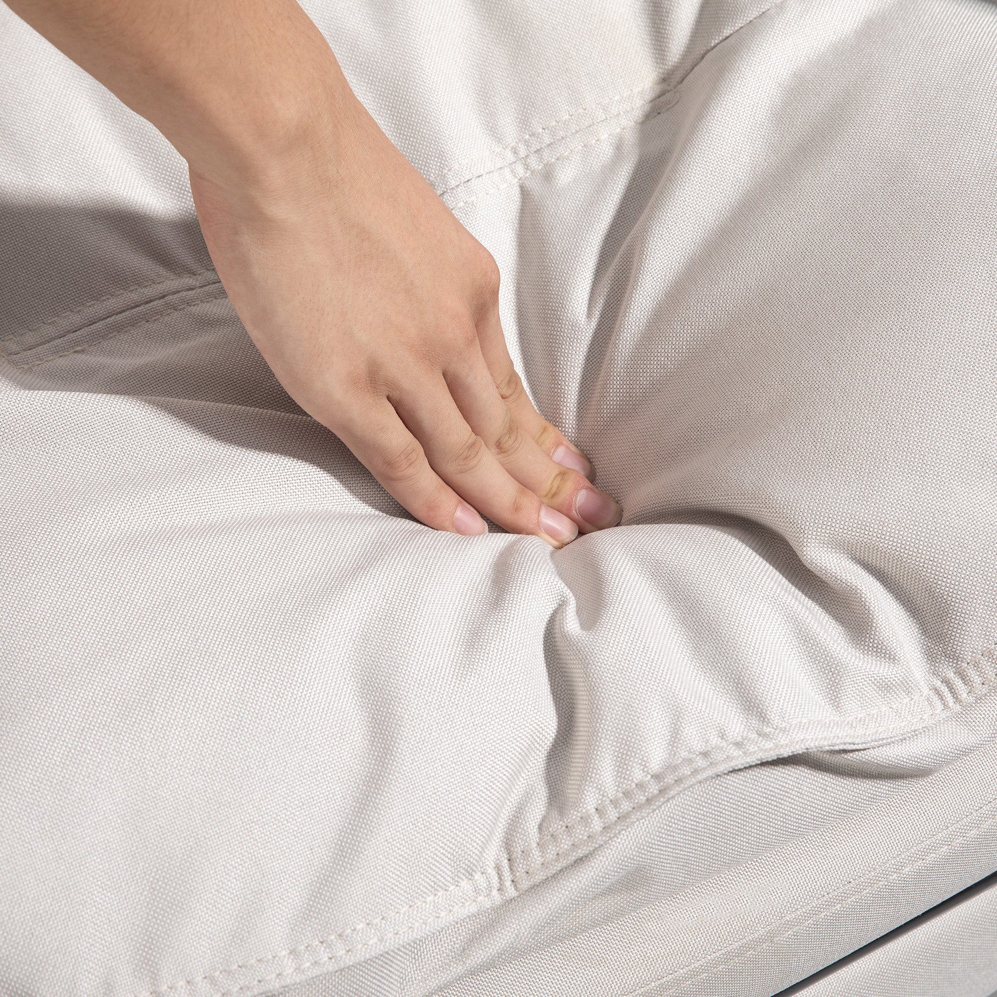 Hierova Toimistotuoli, Selkänojan Säätö Ja Jalkatuki, 70 x 62 x 120-130 cm, Kermanvalkoinen