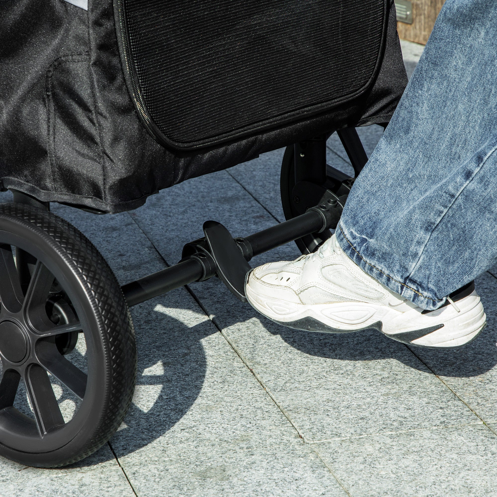 Koirien rattaat suurille koirille 30kg – taitettava koiranvaunu iskunvaimennuksella ja verkkoikkunoilla, valkoinen