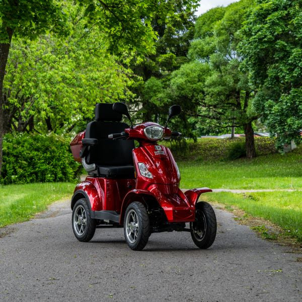 Kontio Motors Silverfox Four 2.0, metallicröd 1,2 kWh litiumbatteri och 2A-laddare