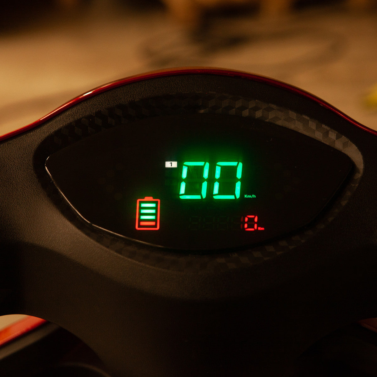 Kontio Motors Silverfox Four 2.0, metallic red 1.2kWh litium akku ja 2A laturi