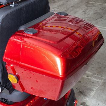 Kontio Motors Silverfox Four 2.0, metallicröd 1,2 kWh litiumbatteri och 2A-laddare