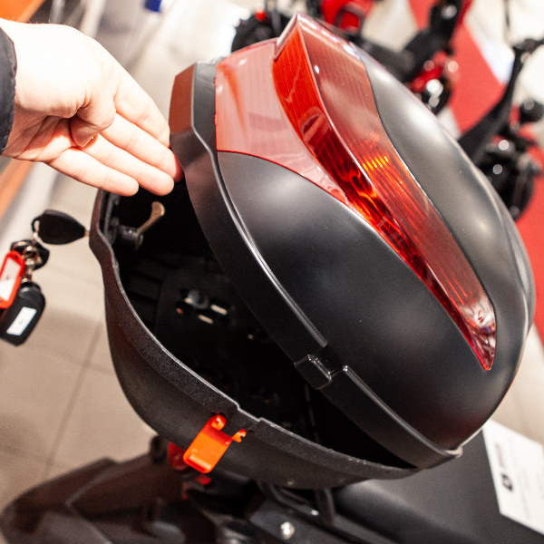 Kontio Motors e-Scooter 2.0 600W, 1.0kWh Lyijyakulla, Musta