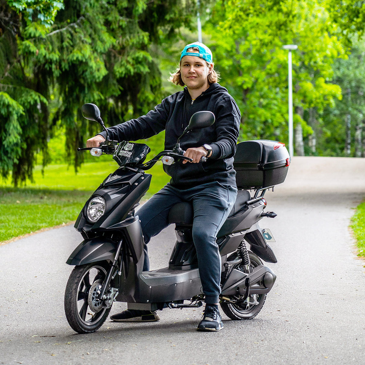 Kontio Motors e-Scooter 2.0 600W, 1.0kWh Lyijyakulla, Musta