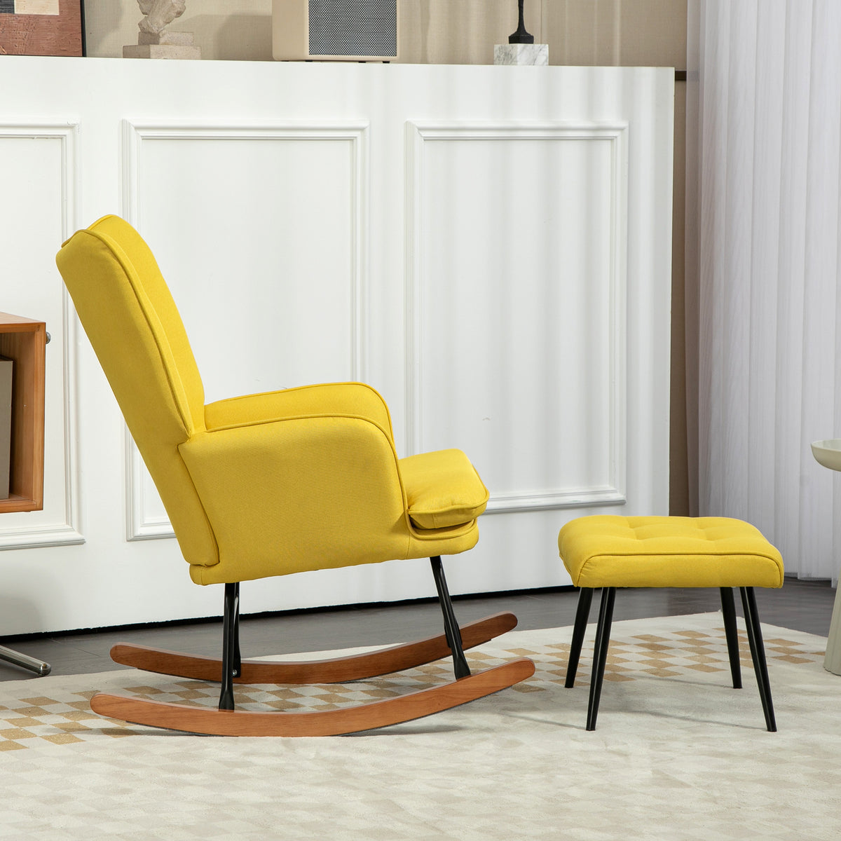 Gungstol med pengar, skandinavisk design, bokträ, quiltad, 64 x 89 x 90 cm, gul