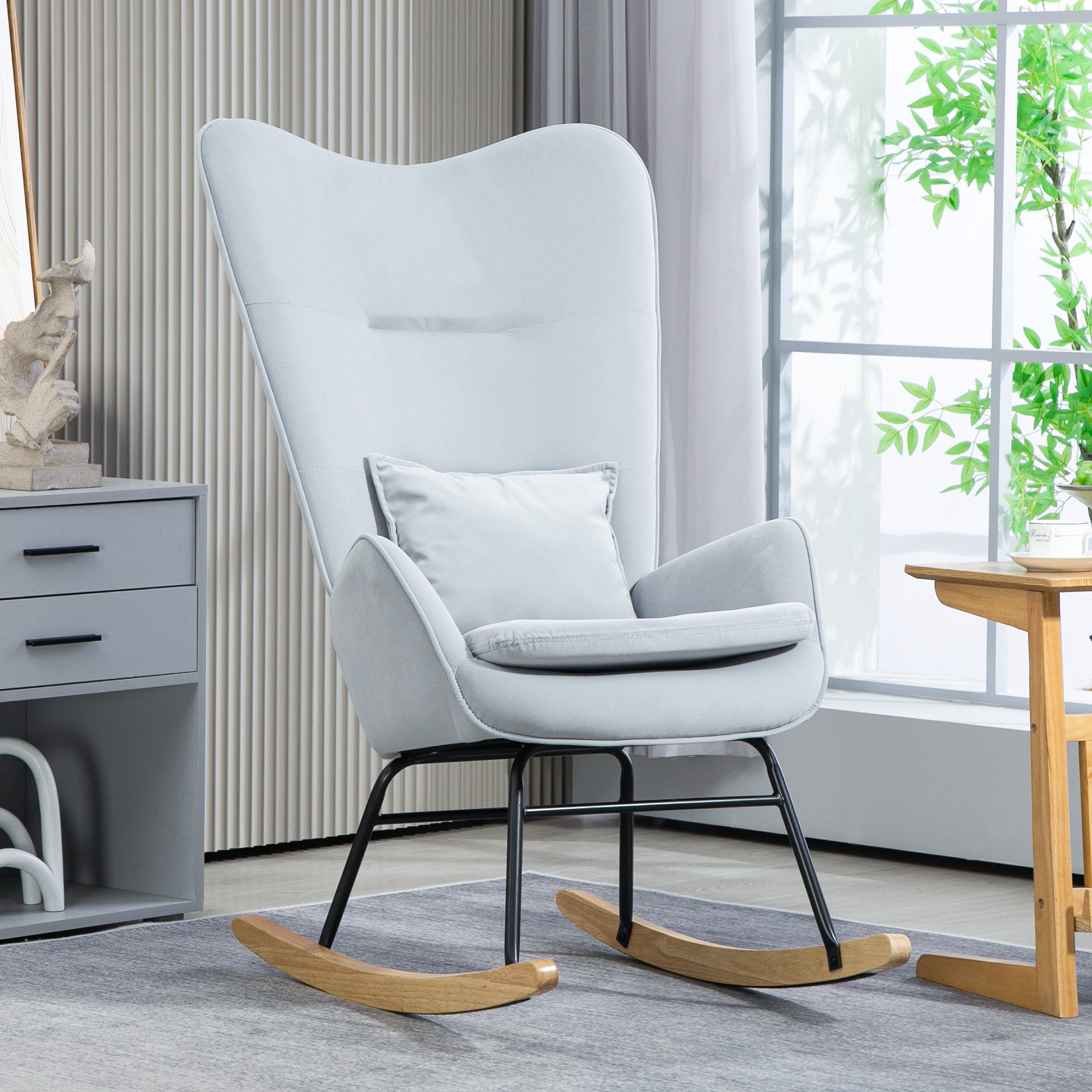 Keinutuoli vaaleanharmaa – samettiverhoilu, ergonominen selkänoja, lannelesotyyny ja hiljainen keinunta