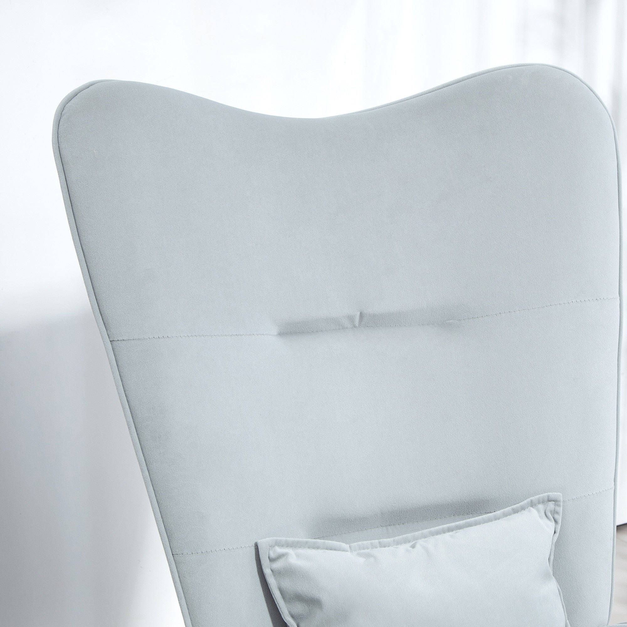 Keinutuoli vaaleanharmaa – samettiverhoilu, ergonominen selkänoja, lannelesotyyny ja hiljainen keinunta