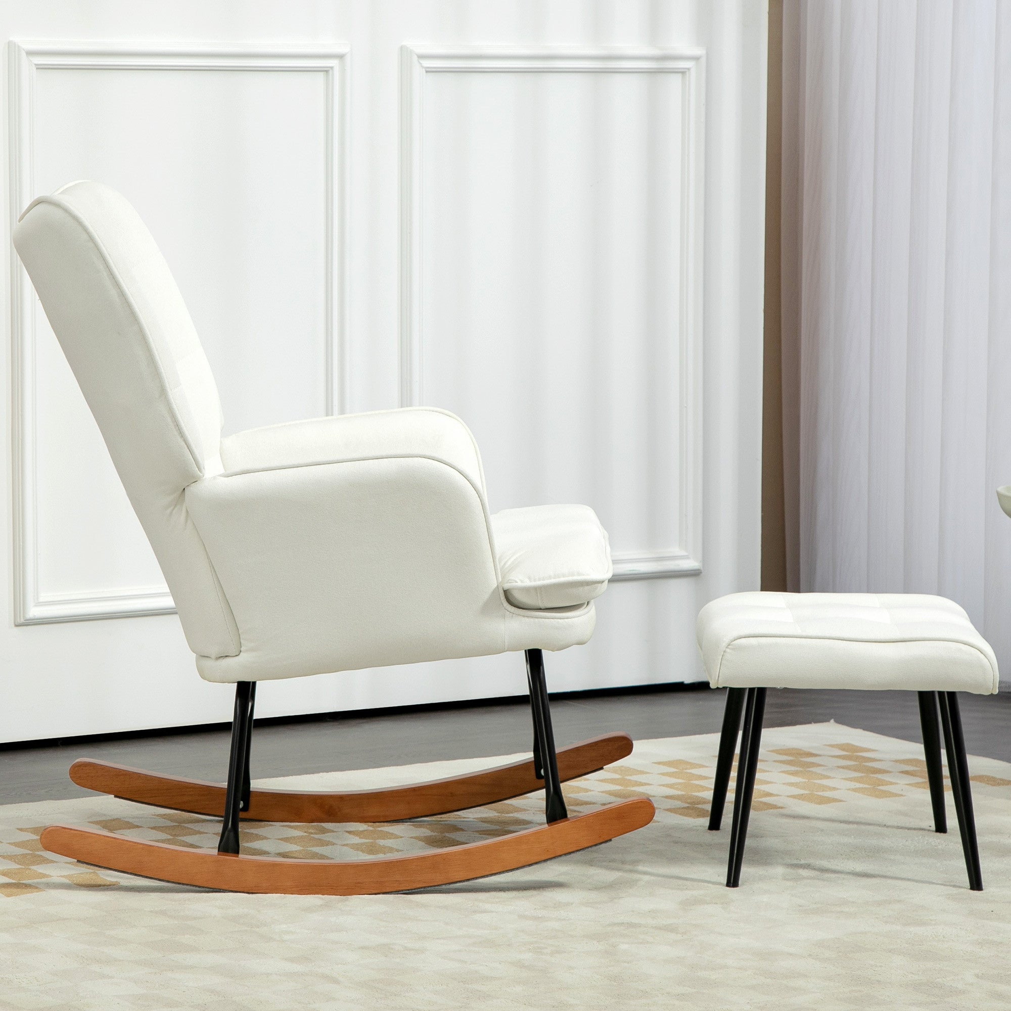 Keinutuoli ja rahi – valkoinen verhoiltu pyökkijalkainen nojatuoli rentoutumiseen