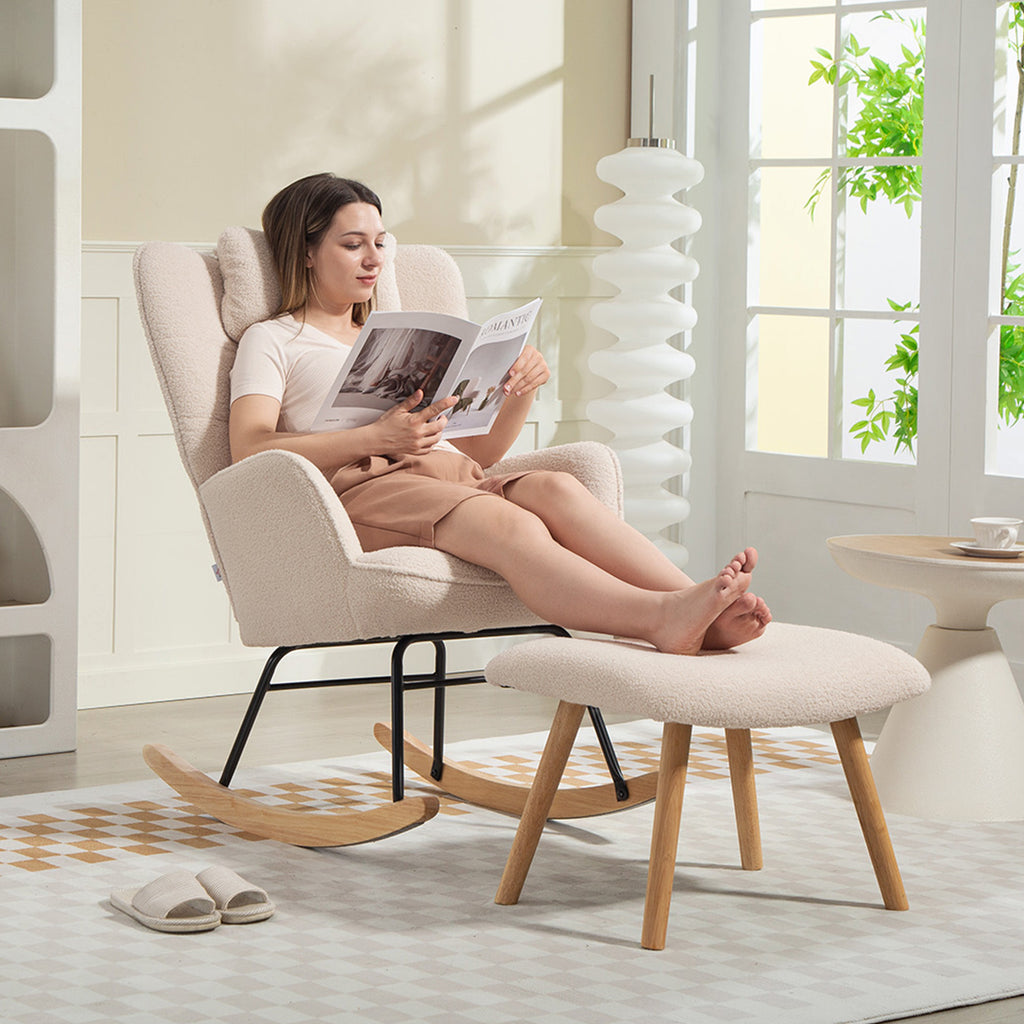 Keinutuoli jalkarahilla – ergonominen beige keinutuoli pehmeällä fleecekankaalla, pyökkijalat ja teräsrunko, kantavuus 120 kg