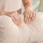 Keinutuoli jalkarahilla – ergonominen beige keinutuoli pehmeällä fleecekankaalla, pyökkijalat ja teräsrunko, kantavuus 120 kg