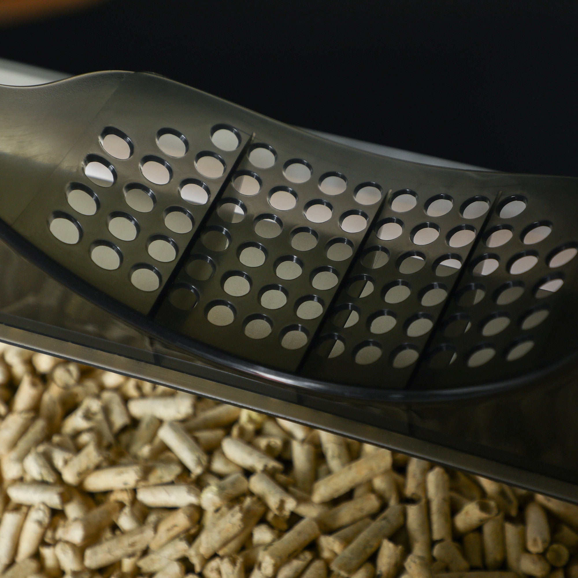 Kissanvessa Mökki suodattimilla – hajuton ja helppohoitoinen hiekkalaatikko kissoille, harmaa