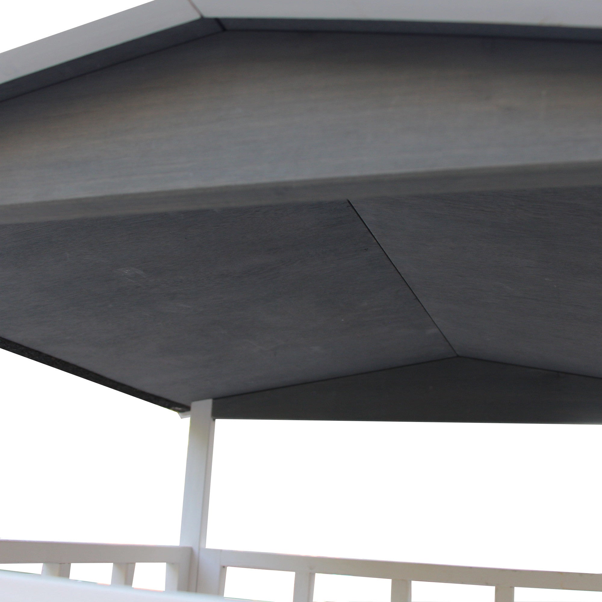 Nelikerroksinen kissatalo ulko- ja sisäkäyttöön – Tukeva puinen kissamökki kolmella kololla ja asfalttikatolla