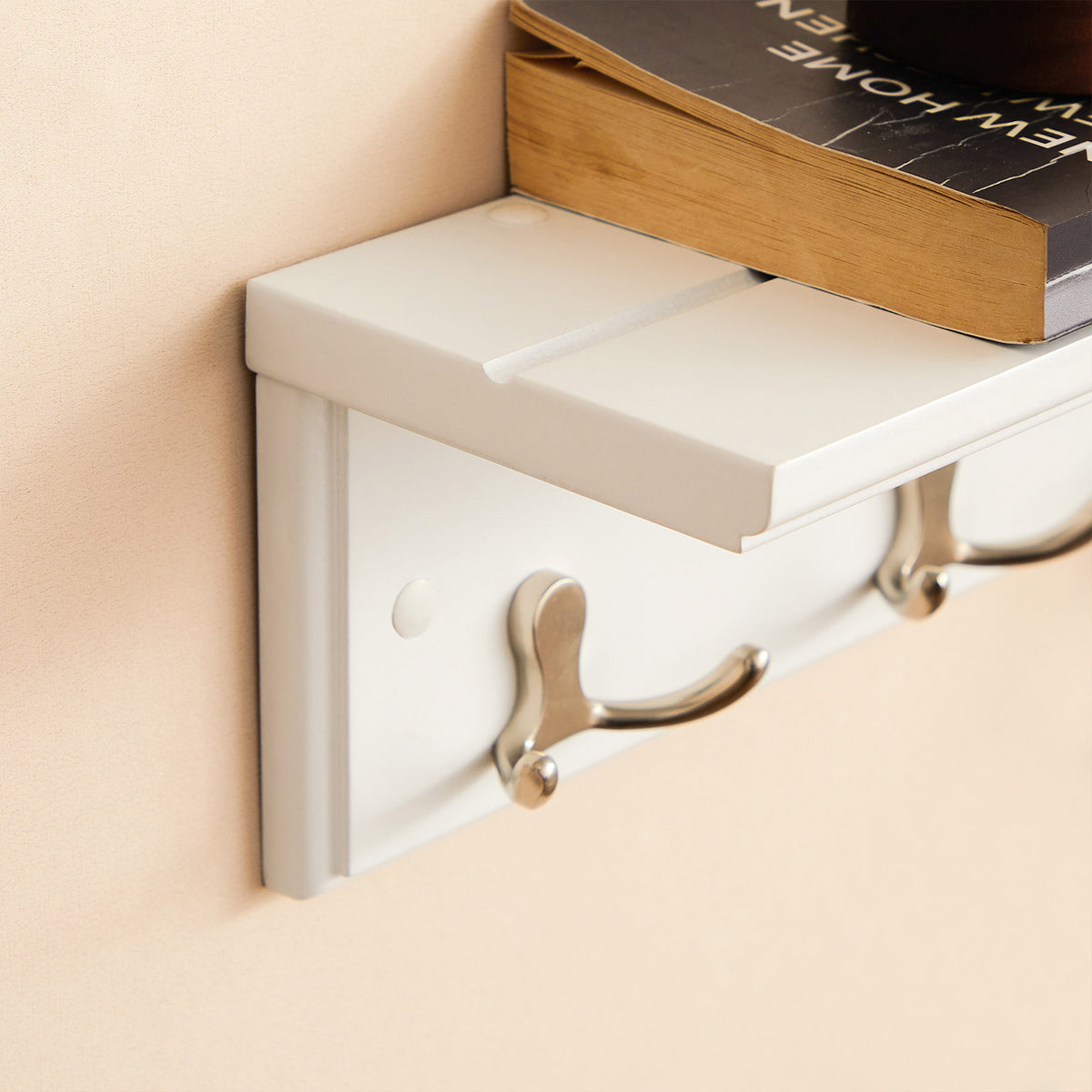 SONGMICS Vit väggkrokställning – 4 dubbla krokar, MDF- och metallkonstruktion, dekorativ hylla, 40 x 10,5 x 10,5 cm