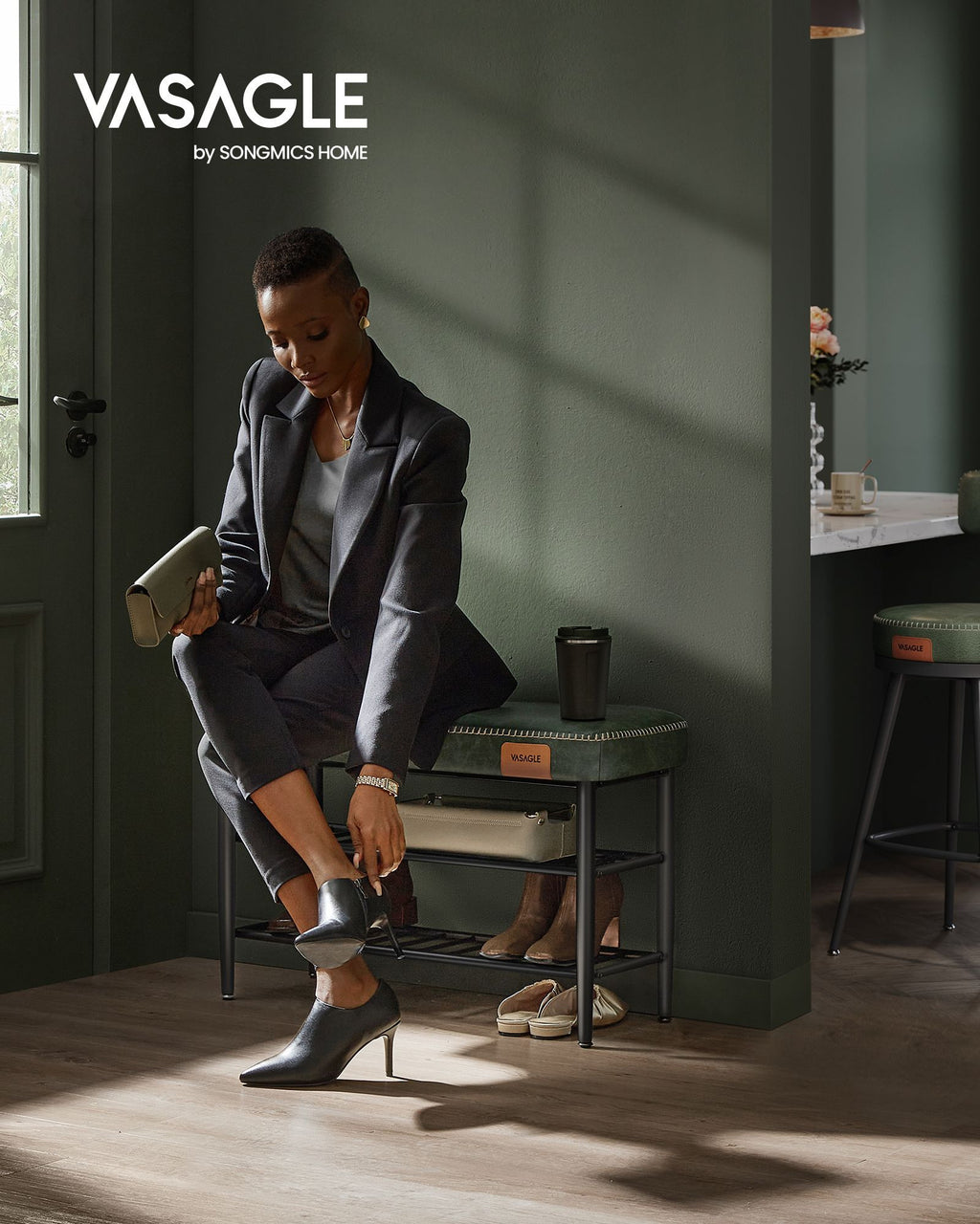 VASAGLE EKHO-mallisto Kenkäpenkki keinonahkaisella istuimella ja kolmella hyllyllä, metsänvihreä, tukeva teräsrunko