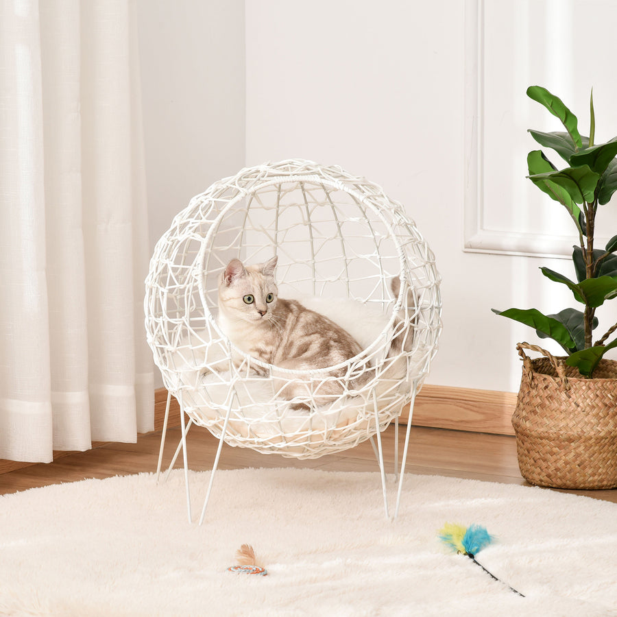 Kattbädd i rotting med stålram och tvättbar kudde – en ventilerad och stilfull viloplats för katter, vit