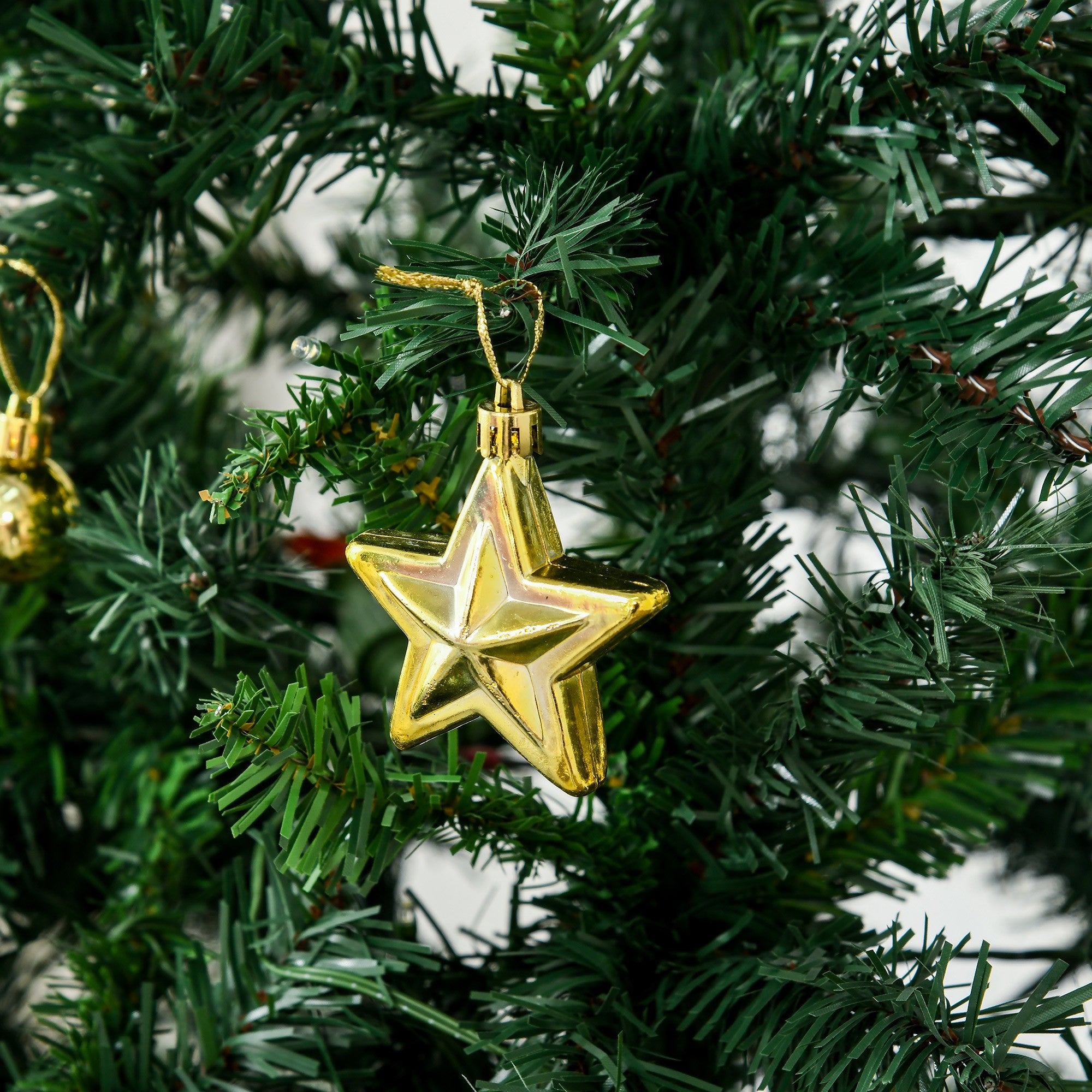 180 cm valaistu tekokuusi – 200 LED-valoa, koristeet ja tukeva metallijalka, aidonnäköinen ja paloturvallinen joulukuusi