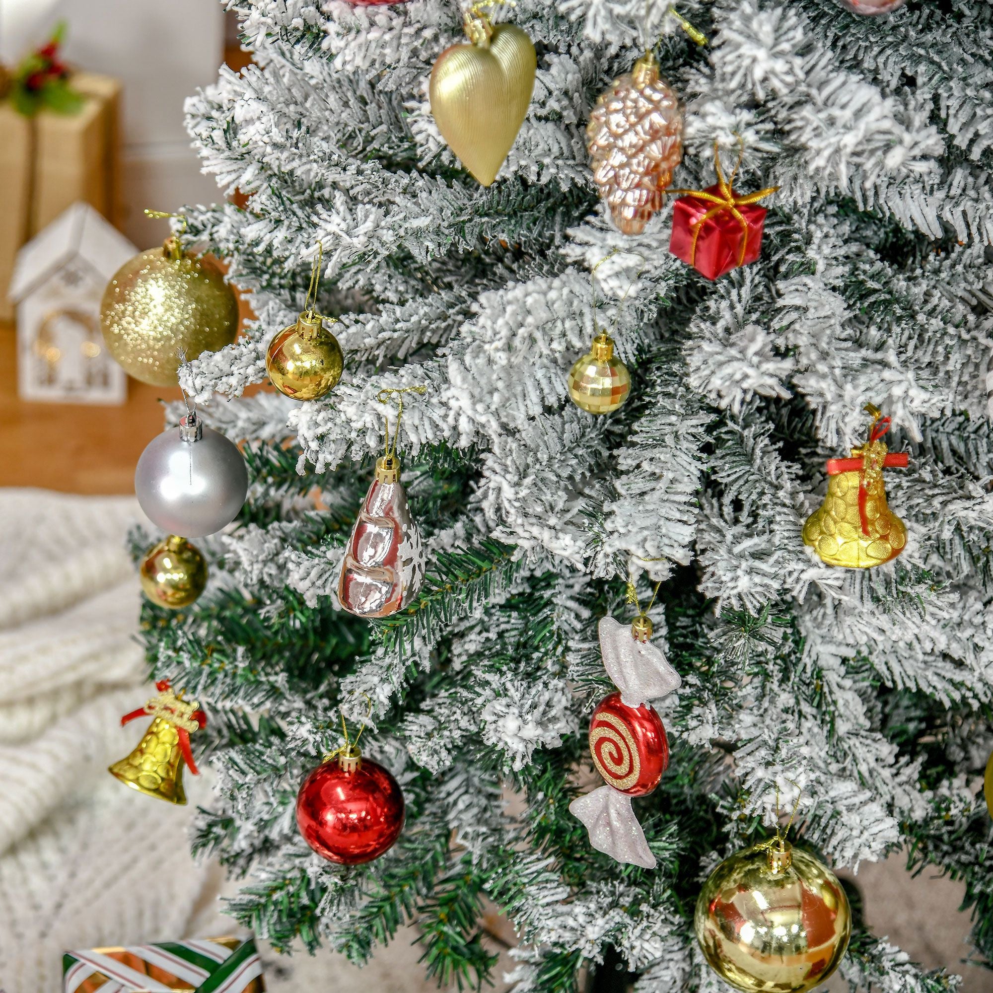 225 cm lumipäällysteinen kapea tekokuusi – 738 oksaa, aidonnäköinen ja tukeva metallijalka, sisäkäyttöön