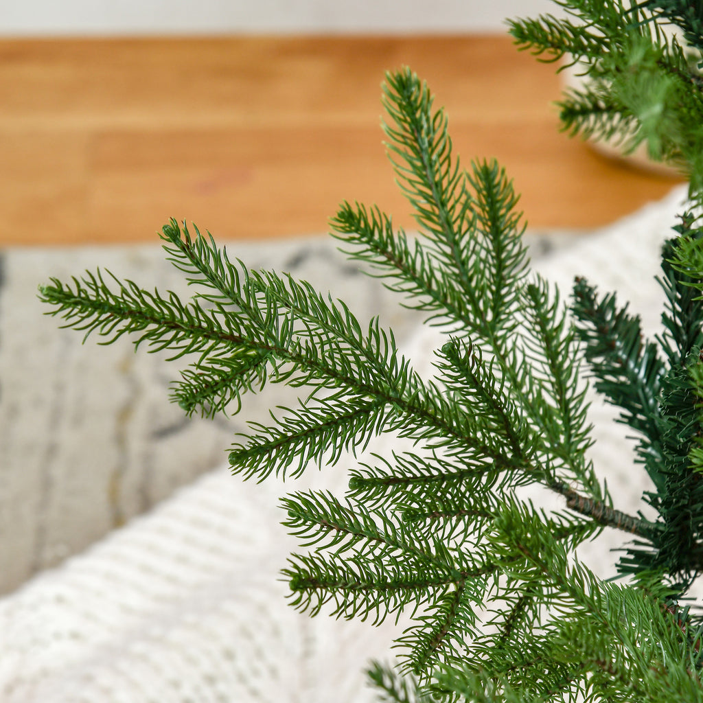 180 cm pohjoismainen tekokuusi – 795 oksaa, leveä ja aidonnäköinen PVC/PE-kuusi metallijalalla, sisäkäyttöön